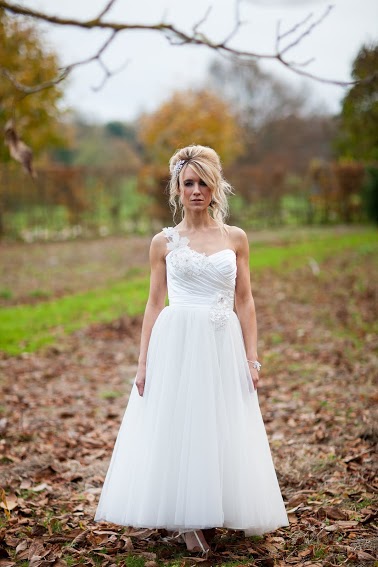 Bride winter, autumn in the earthy outdoors, beautiful contrast of autumnal colours 